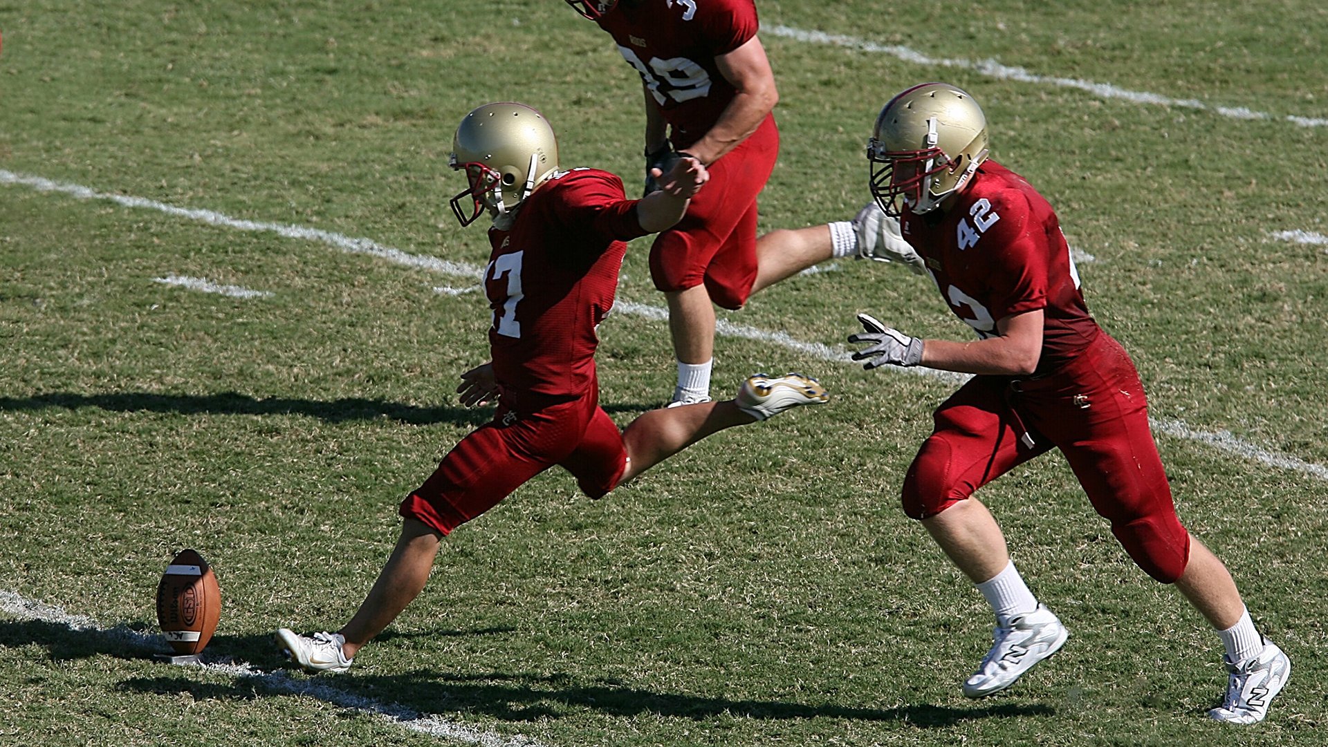 国家队制定专项技能训练计划提升关键位置竞争力，国家队体能训练方案